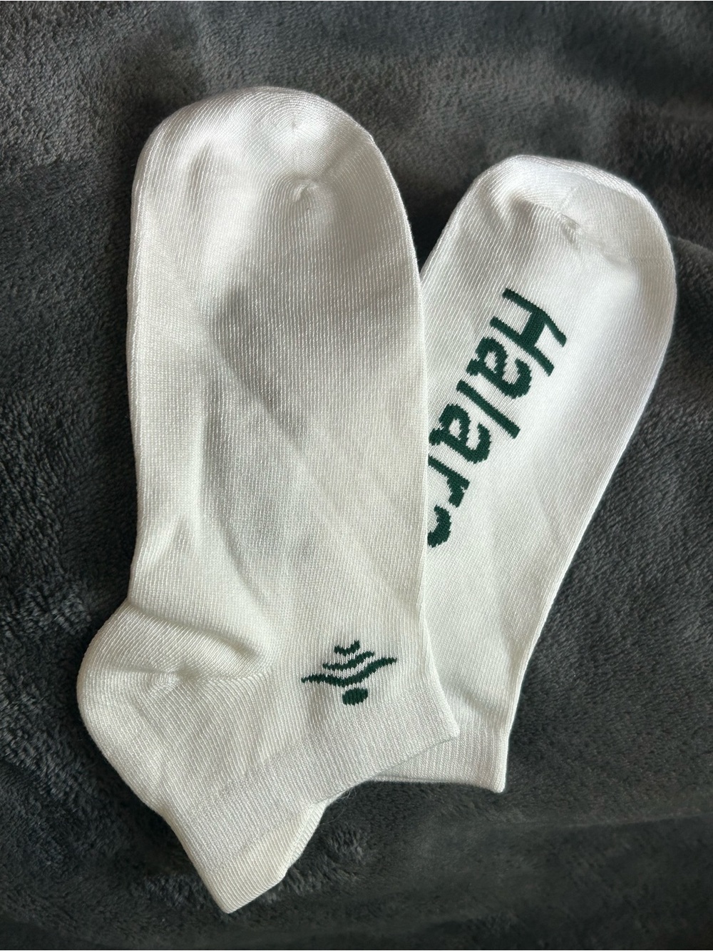 HALARA White No-Show Socks with Green Logo